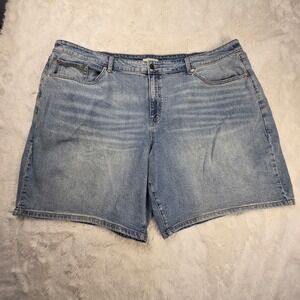 Torrid FESTI Plus Size Denim Jean Shorts Light Wash Distressed Pockets Size 28